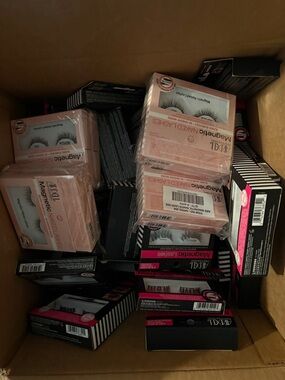 Ardell Magnetic Naked Lashes - Pink and Black Packaging